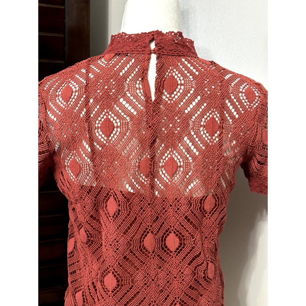 Zara Womens Blouse Red Geometric Short Sleeve Mock Neck Keyhole Crochet M - Picture 5 of 7